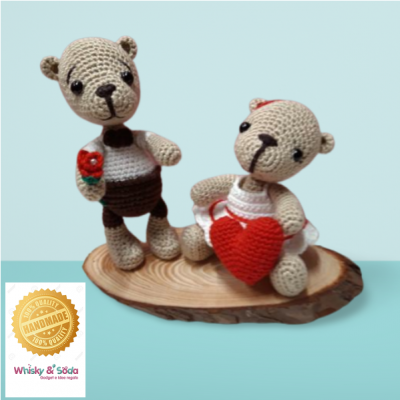 AMIGURUMI - ORSETTI COPPIA "LOVE" BASE LEGNO